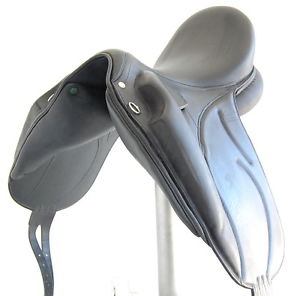 18" DEVOUCOUX MAKILA LAB SADDLE (S17012175) FULL BUFFALO, DEMO CONDITION - XVD