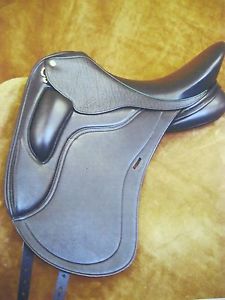 Regal Dressage Saddle 17.5 - Slightly Used ( seems to fit closer to a 17")