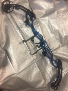 PSE XPRESSION 3D  27.5"-33" RH 40-50#or50-60# Bow  Blue Barebow USED