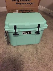 YETI ROADIE 20 QT COOLER LIMITED EDITION SEAFOAM GREEN BRAND NEW