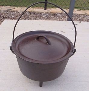 Antique Cast Iron Metters Camp Oven, 10 Inch, Good Condition.