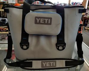 Yeti Hopper 30 Leakproof Zipper Soft Sided Cooler with Yeti Bottle Opener