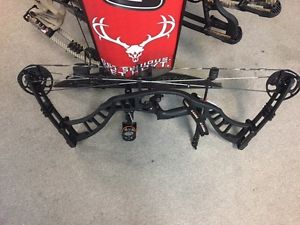 HOYT 2016 POWERMAX PKG 3-pin Black Out Compound Bow Display Model 55/65#