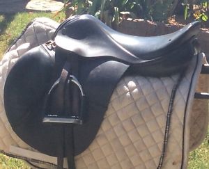 Custom close contact saddle