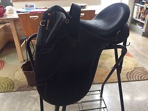 Wintec Australian Pro CS Stock Saddle Large (16") CAIR, GULLET SYSTEM, EXTRAS