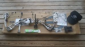 Elite Archery Hunter APS 70# RH Bow Package In Great Condition