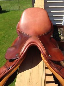 17" Nelson Pessoa Jumping Close Contact Saddle