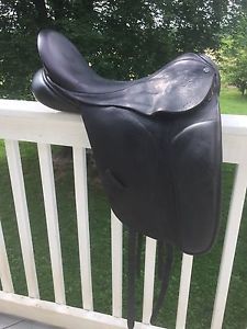 2007 17.5" County Connection Dressage Saddle Narrow tree