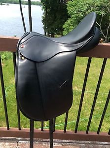 17.5" ALBION LEGEND K2 DRESSAGE SADDLE, MEASURES 18", XW, IMMACULATE CONDITION
