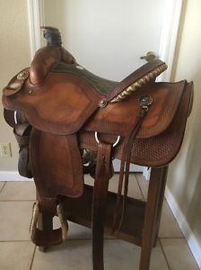 15.5" Crates Mike Beers Roping Saddle  FQHB EUC Blanket Included