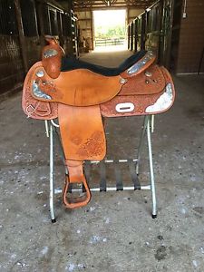 Used 17" tex tan show saddle