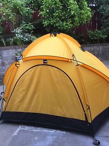 The North Face Ve-25 Tent W/ Footprint