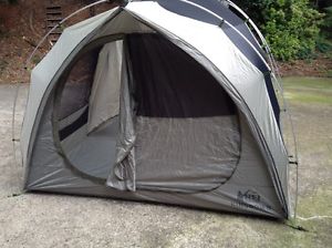 REI 2017 Kingdom 8 Car Camping Tent EUC 3 Season