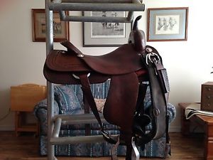 17" RooHide Used Cutting Saddle- Good condition, rounded skirts.