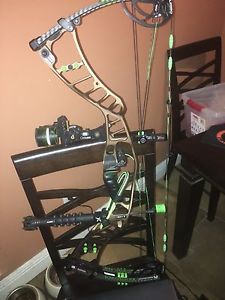 Hoyt 2015 Nitrum Turbo 28.5 60-70#, new string and many extras. RH