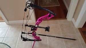 MATHEWS LADIES COMPOUND BOW ELECTRIC PINK