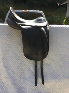 Hennig Dressage Saddle
