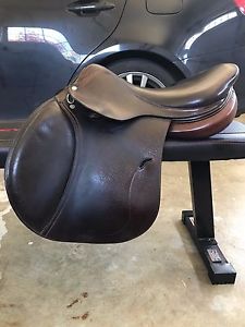 Antares Saddle 17 inch, semi-deep seat, standard flap, standard tree