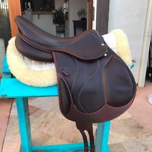 2016 Brown Devoucoux Chiberta 17.5 inch medium tree monoflap jump saddle