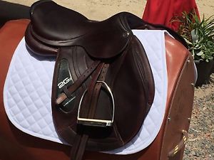 CWD 2 GS saddle, 17.5" seat Amazing Condition