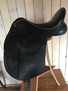 Black Country Dressage Saddle Eloquence 17.5" MW