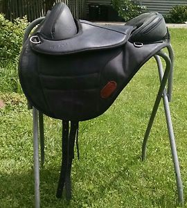 Torsion GP Treeless Saddle 16" to 17" Black Nubuck Leather EUC