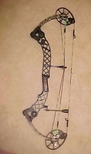 2016 Mathews Chill R 28/70 Black riser/ Camo limbs