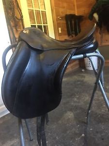 Hennig Dressage Saddle