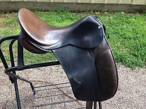 County Competitor Dressage Saddle 17"  --Excellent Condition