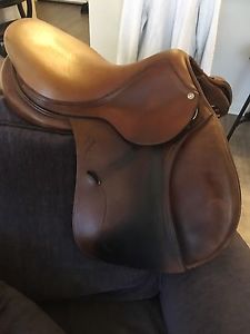 Antares Hunter/Jumper Saddle - 16.5" great condition.