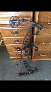 Hoyt faktor Turbo left handed, black with red string